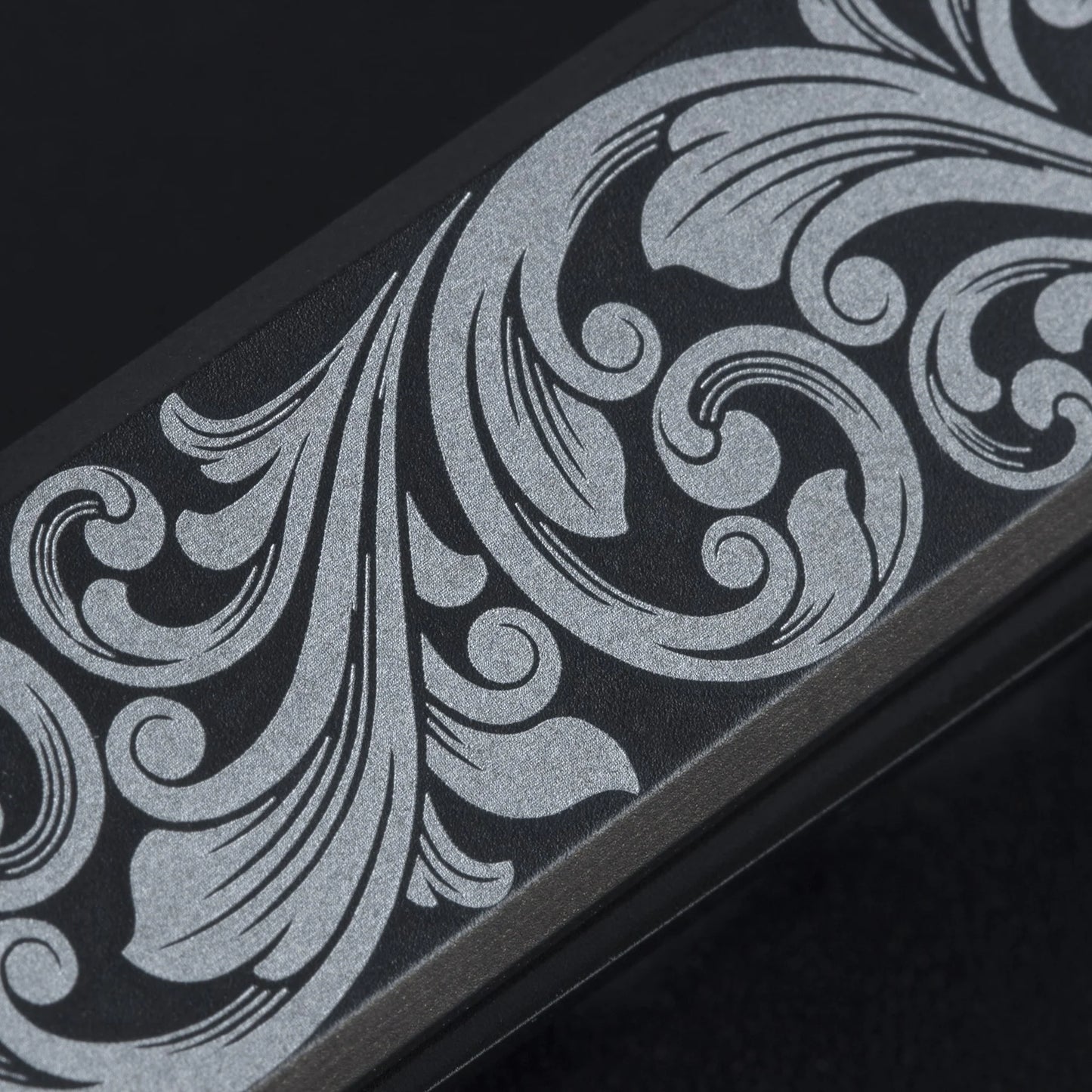 Ocaso Scroll Engraved Solstice